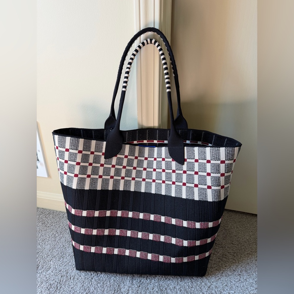 Rothy’s Lightweight Tote - Picture 2 of 3